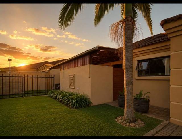 4 BEDROOM HOUSE FOR SALE IN HARTENBOS HEUWELS